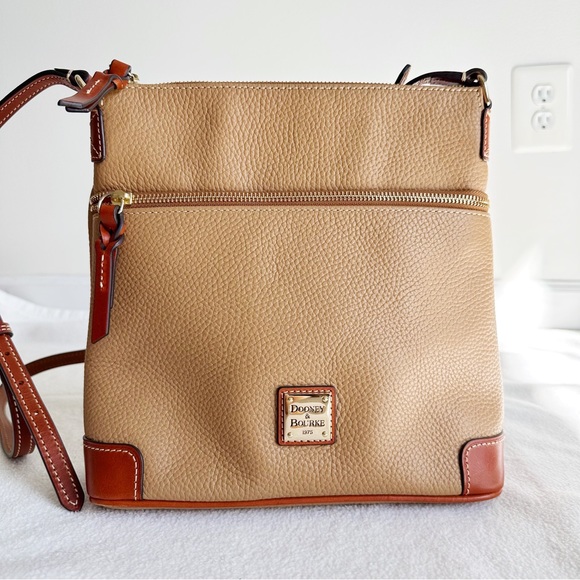 Dooney and Bourke Pebbled Leather Crossbody Bag in Sand, EUC - Picture 6 of 16